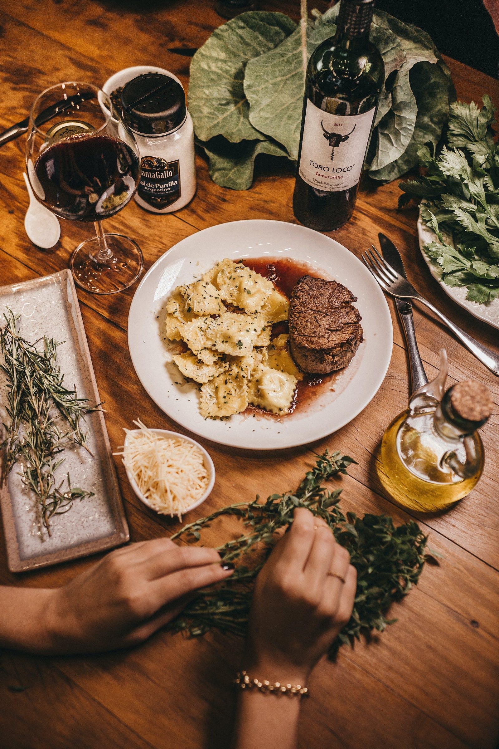 Perfekte Harmonie: Weinpaarungen in Restaurants und die Rolle des DROPSAVER - DROPSAVER